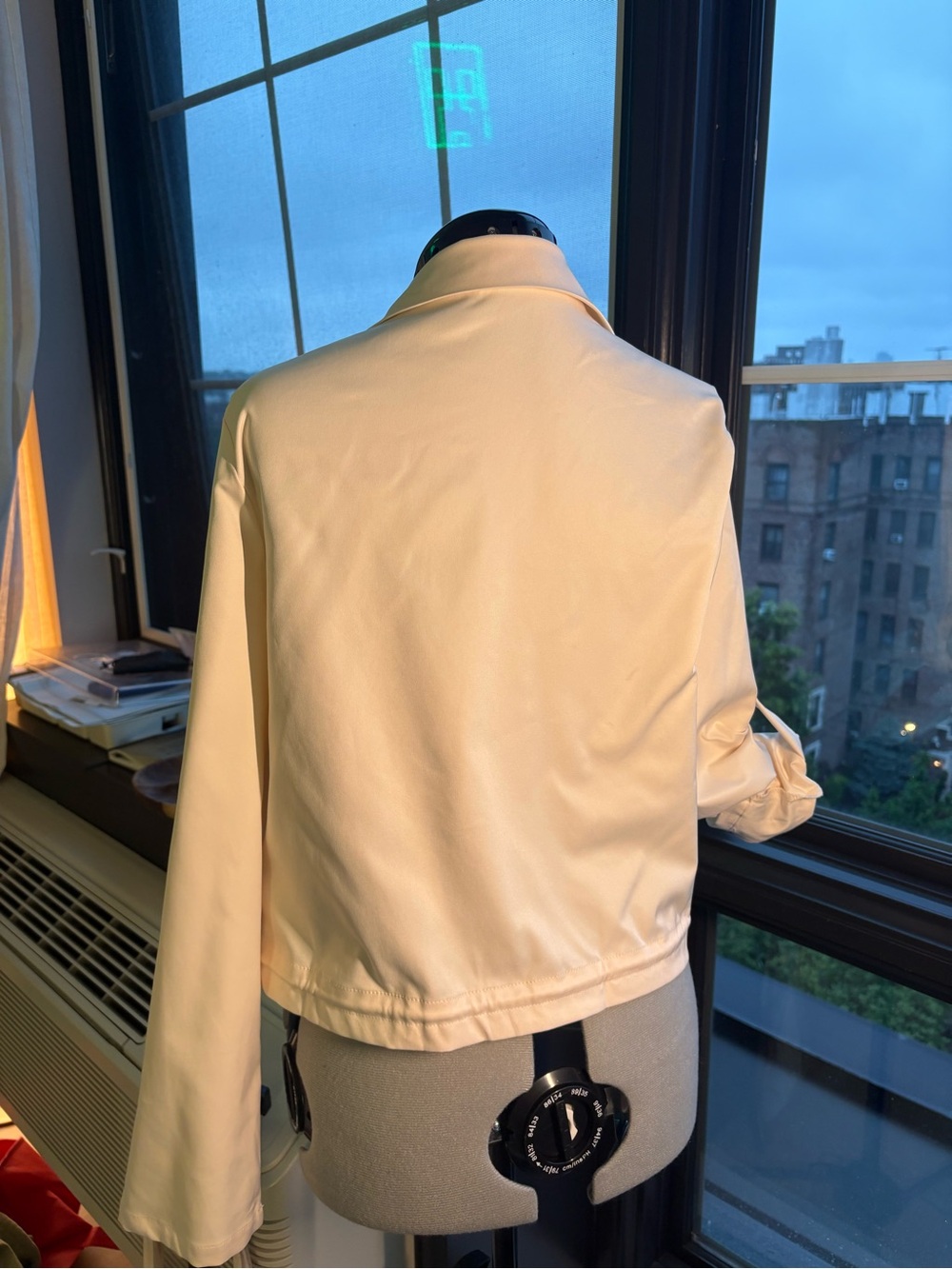 Women’s Lightweight Zip-Front Jacket in Cream with gold charm - Picture 4 of 8